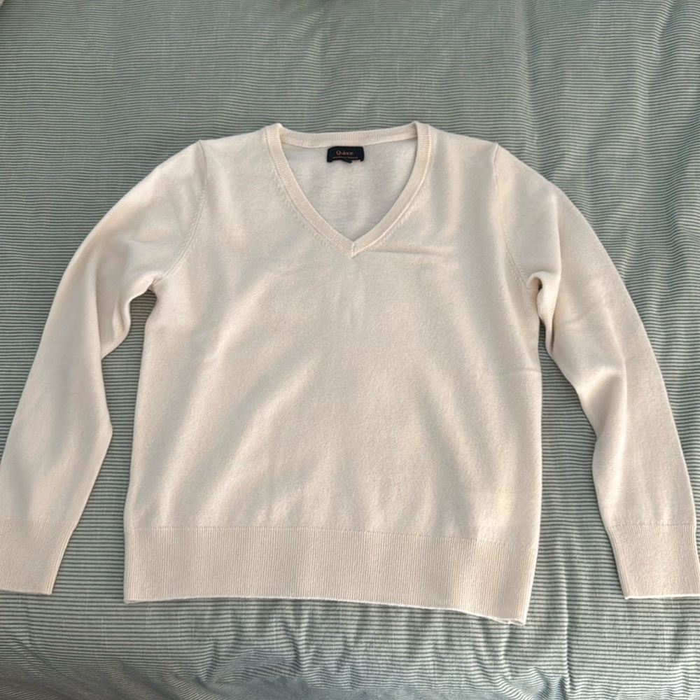 Quince Mongolian Cashmere V-Neck Sweater Size M